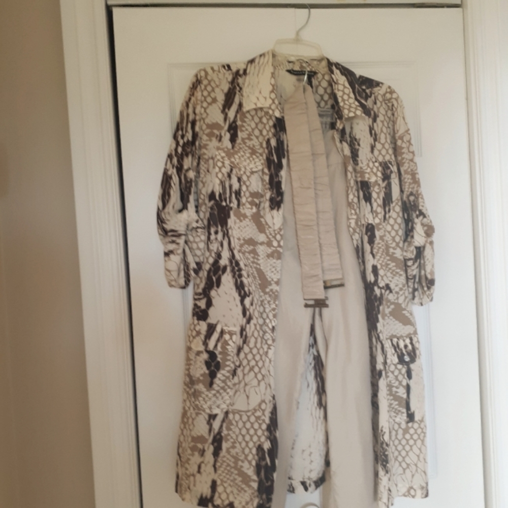 Bianca Nygard, cropped pants & tunic style blouse.